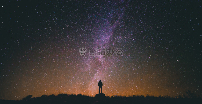 星空下人的背影图片